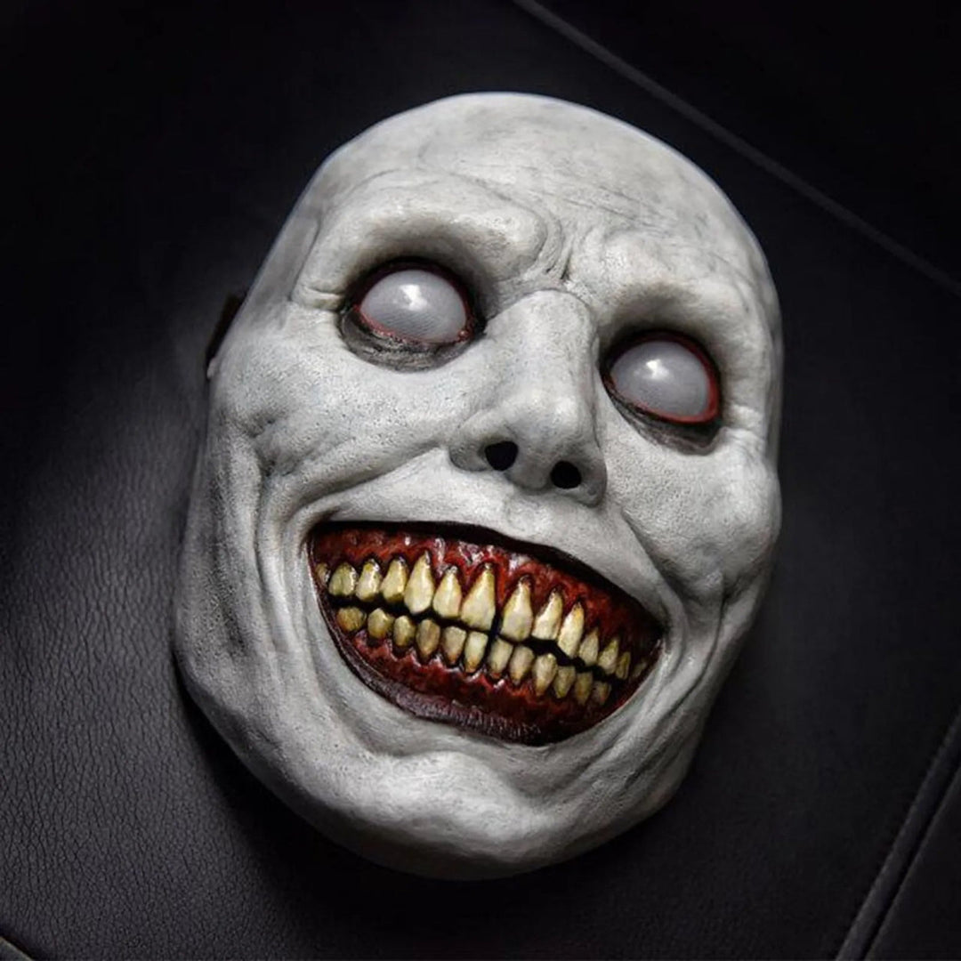 Horror demon mask: white & green, full face, hooded. Ideal adult accessory for Halloween, cosplay, and themed events.