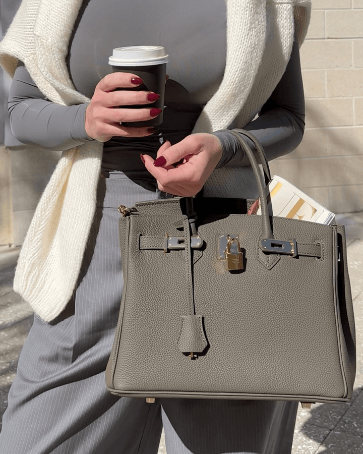 High-quality women's everyday handbag. Spacious interior, elegant for work & travel. Fashionable shoulder bag.