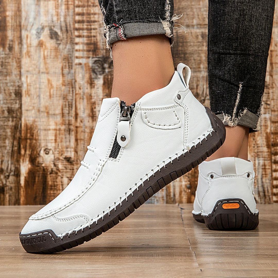 Casual men's orthopedic boots, side zip for simple wear, detailed stitching, suitable for daily use.