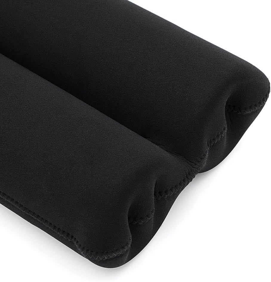 Functional dual-bottle wine bag, insulated for optimal chill, perfect for outdoor activities.