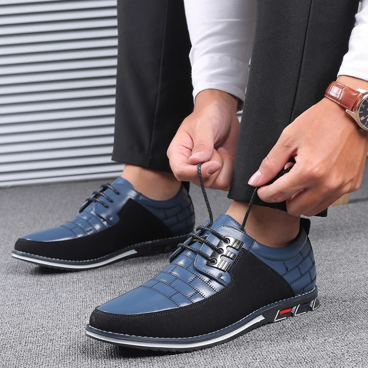 Smart casual men's polished panelled shoes with lace-up closure. Ideal orthopedic support for daily comfort.