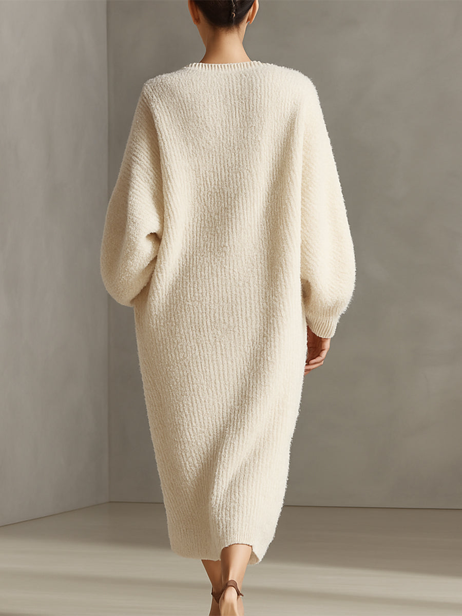Elegant women's oversized midi dress with long sleeves, offering cozy comfort & versatile style.