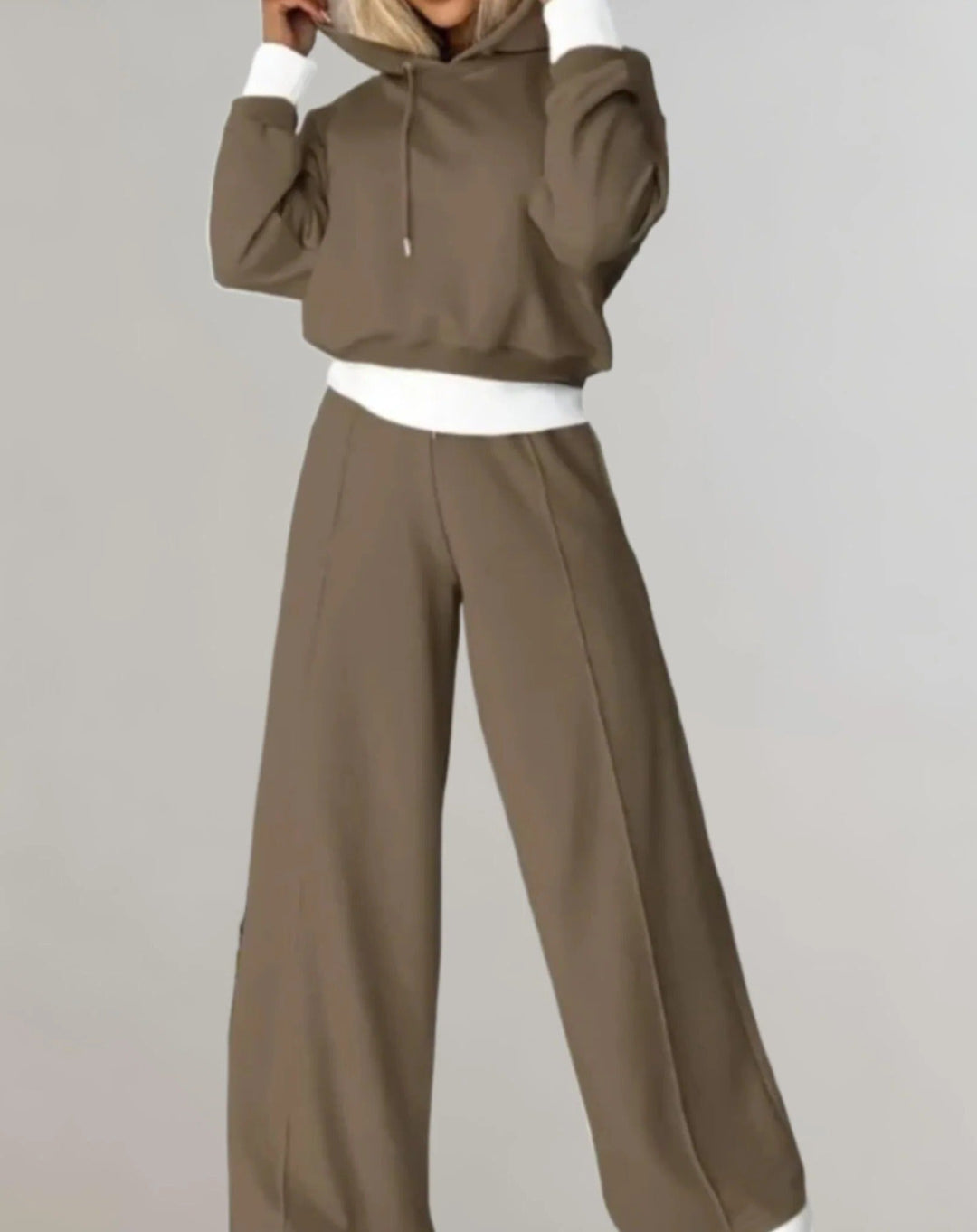 Cozy women's two-piece hooded sweatsuit for ultimate comfort and versatile athleisure style.