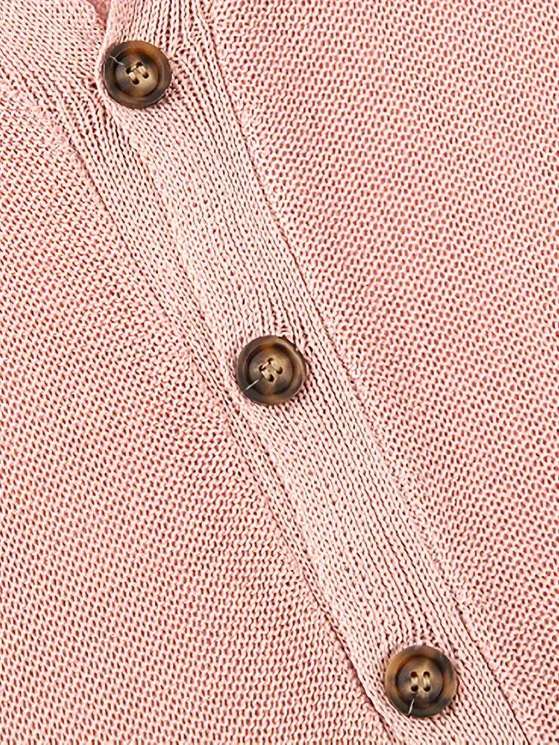 Men's knitted buttoned shirt for stylish, cozy everyday comfort. Ideal for fall fashion.
