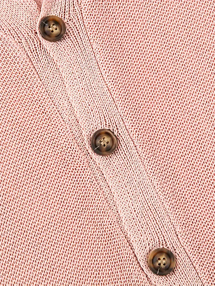 Men's knitted buttoned shirt for stylish, cozy everyday comfort. Ideal for fall fashion.