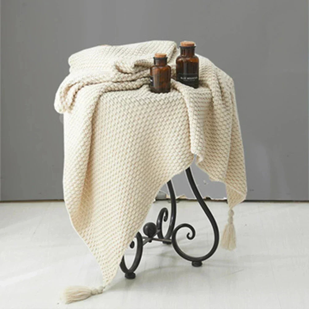 Experience ultimate coziness with this ultra-soft knitted wool throw blanket & tassels.