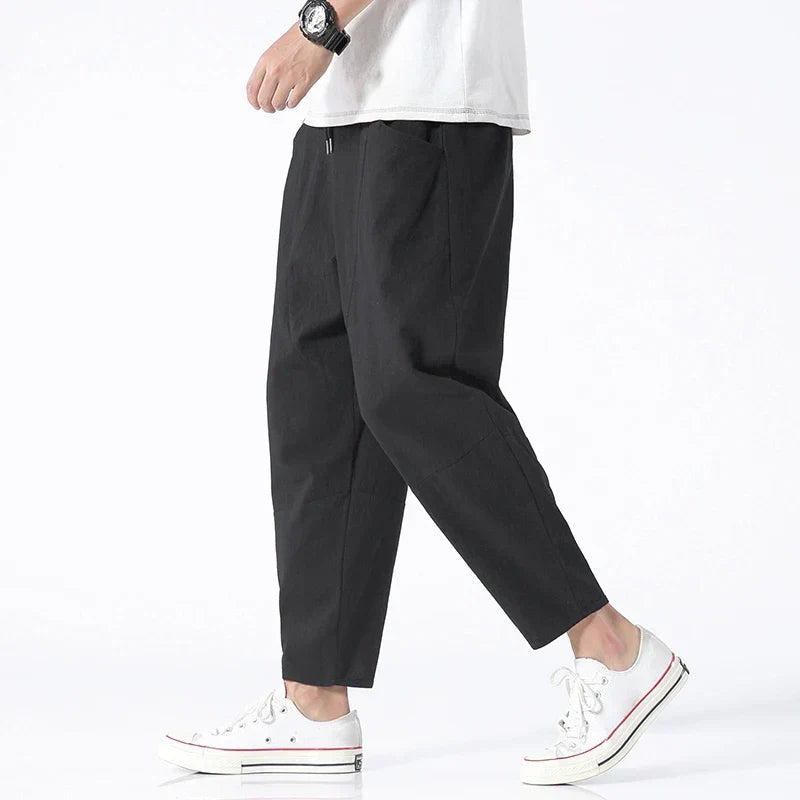 Stylish men's tapered cropped pants, ideal for versatile everyday wear and modern men's fashion.