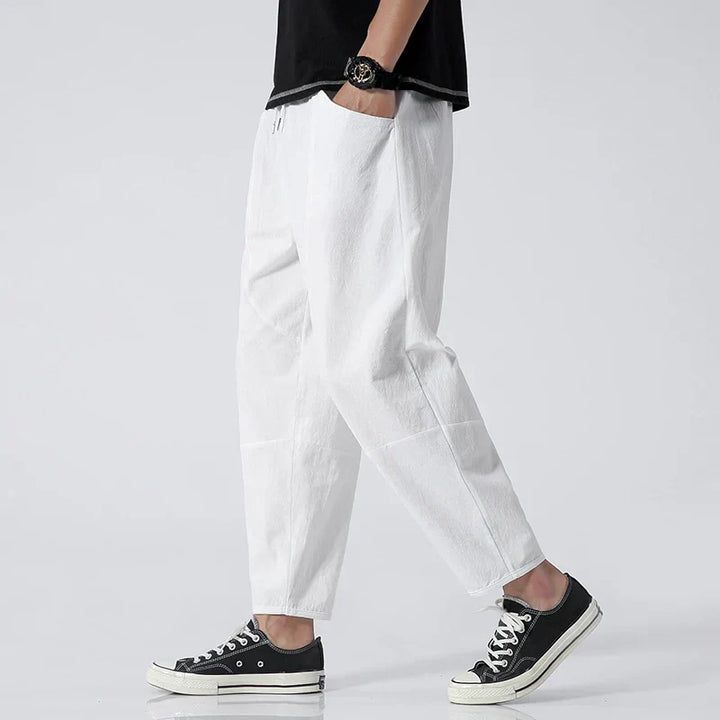 Versatile men's cropped pants in a casual style, great for spring outfits, summer fashion & everyday comfort.