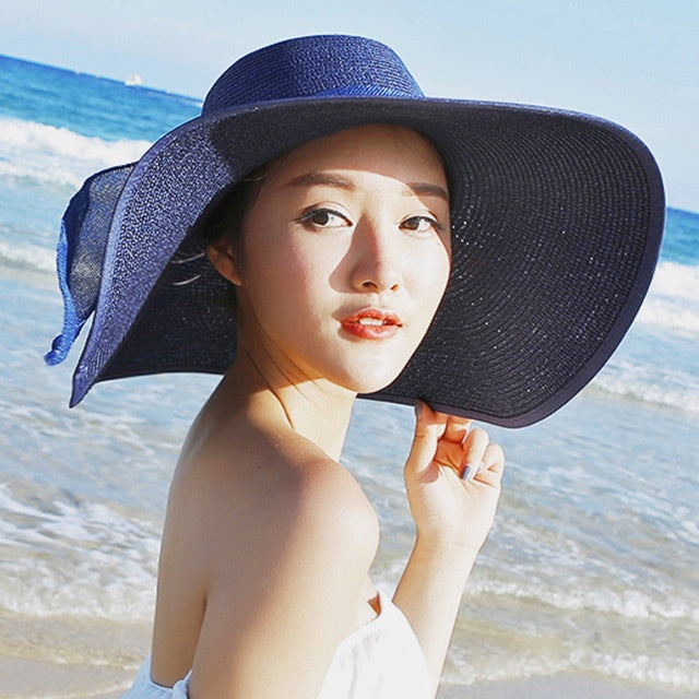 Fashionable women's straw hat, wide brim for effective sun protection. Ideal for beach and summer.