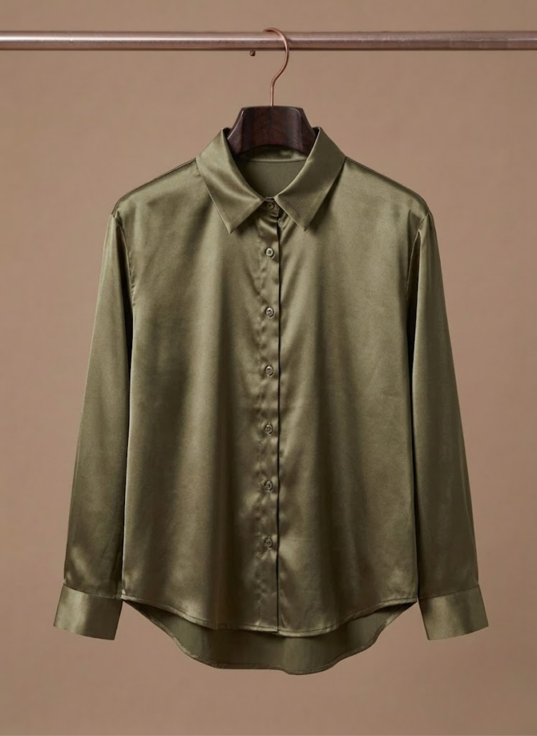 Versatile women's elegant top: satin-look button-up blouse with long sleeves, perfect for work.