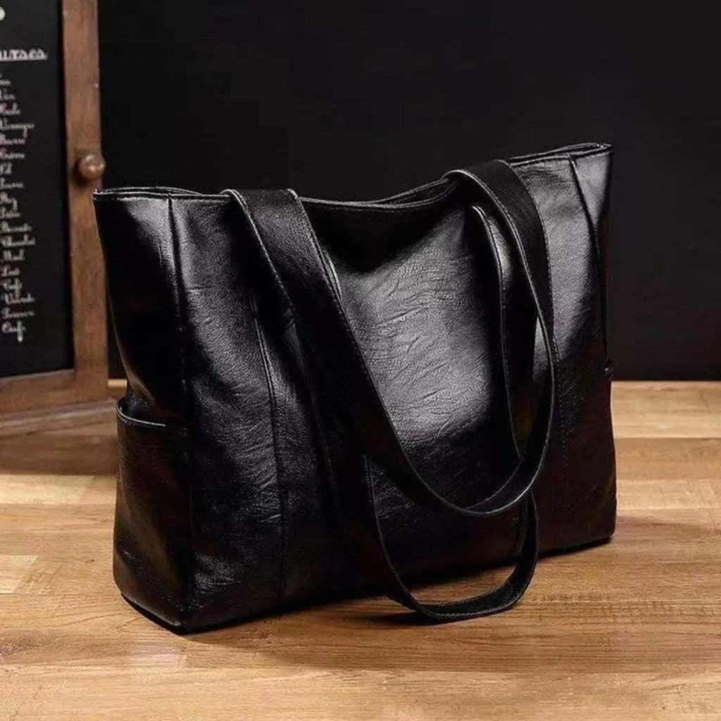 Organized women's shoulder bag, a chic versatile everyday tote. Keep essentials tidy for work or daily use.