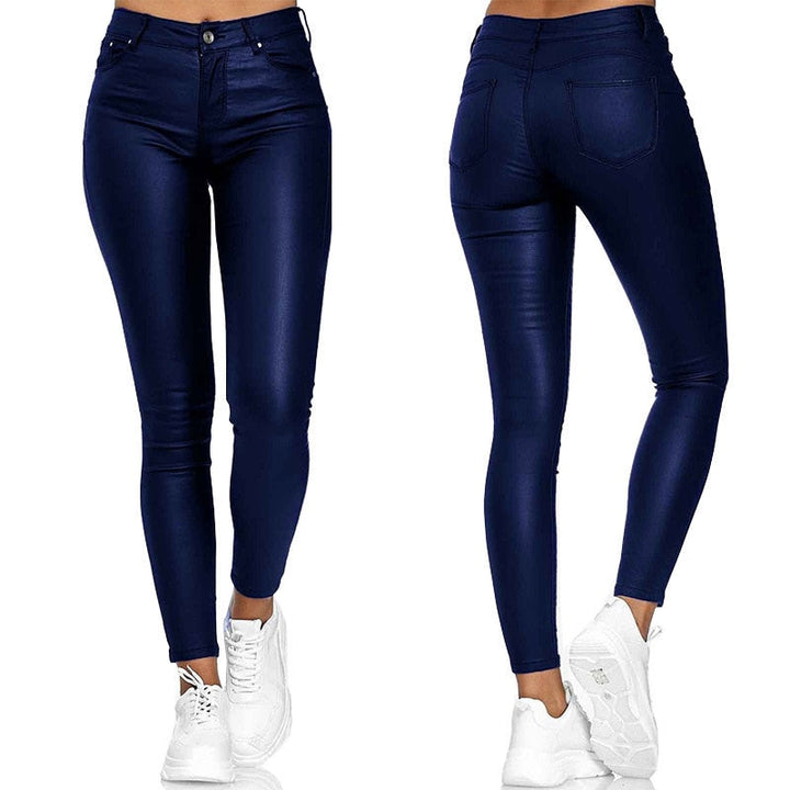 Flattering high waist stretch leather-look pants for women, sculpting silhouette, ideal for winter.