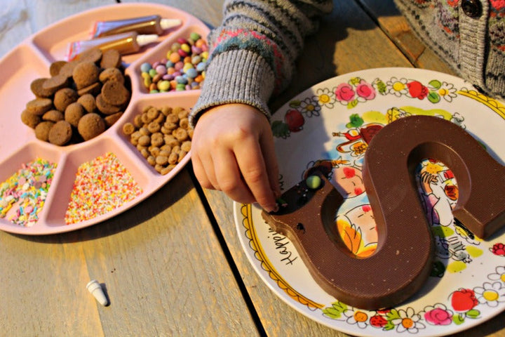 3D silicone letter mold for chocolate, perfect for DIY baking and personalized treats.