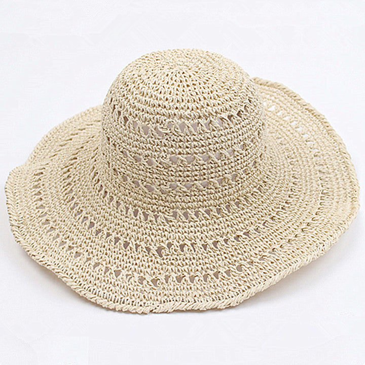 Chic women's retro flat brim summer hat, a lightweight fashion accessory for spring and sunny outings.