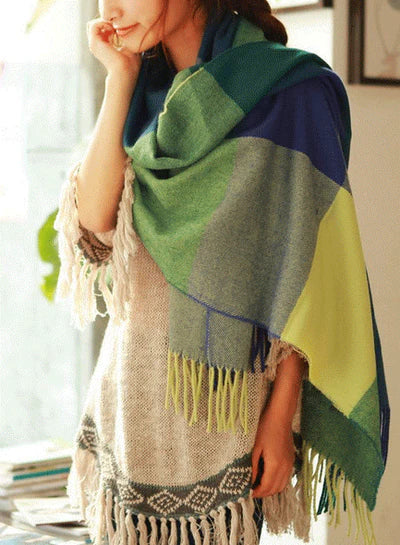 Warm & soft luxury women's cashmere scarf featuring a timeless check design.