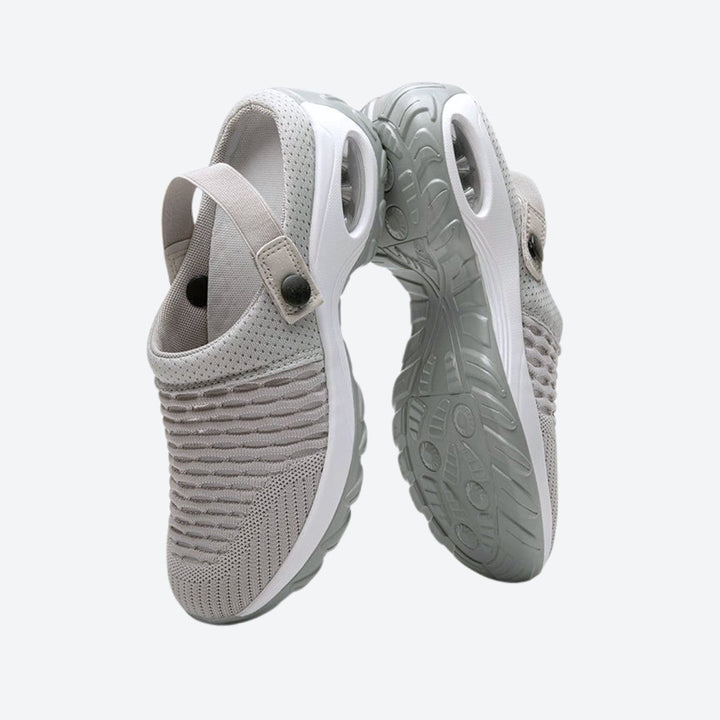 Casual Lyra women's open-toe sandals, perfect for summer and everyday comfort and support.
