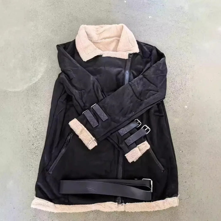 Essential women's winter coat, chic and warm with a stylish belt and convenient pockets for ultimate comfort.