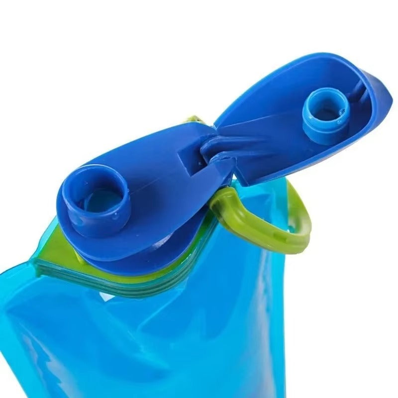 Versatile unisex foldable water bottle, made of silicone, BPA-free, perfect for hiking, travel, and daily hydration.
