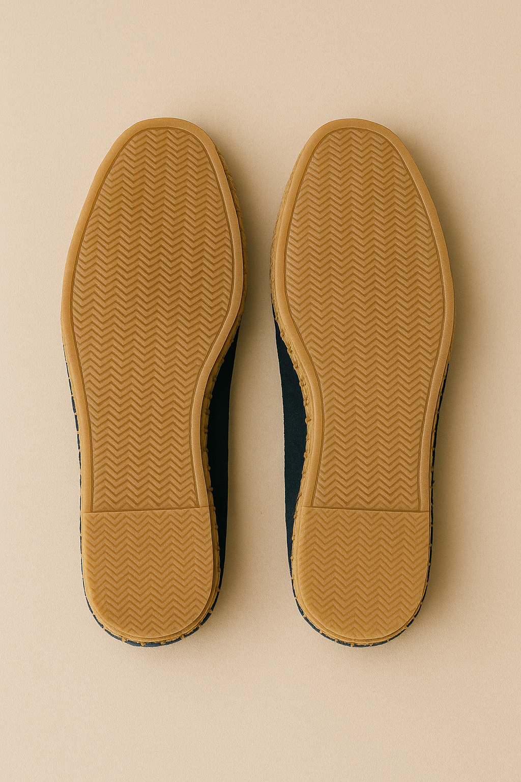 Stylish men's casual espadrille loafers, ideal for relaxed summer fashion and everyday wear.