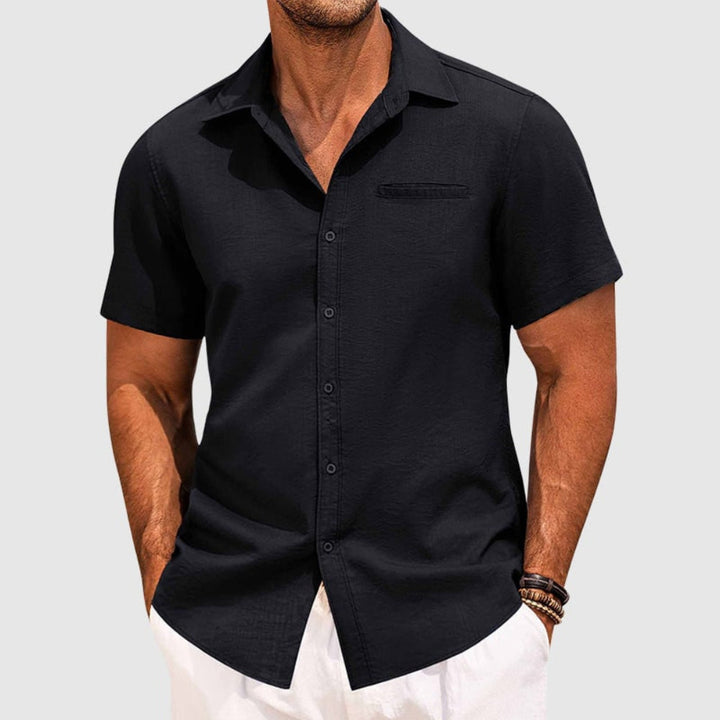 Stylish men's casual short-sleeve button-up shirt, perfect for summer fashion & everyday comfort.