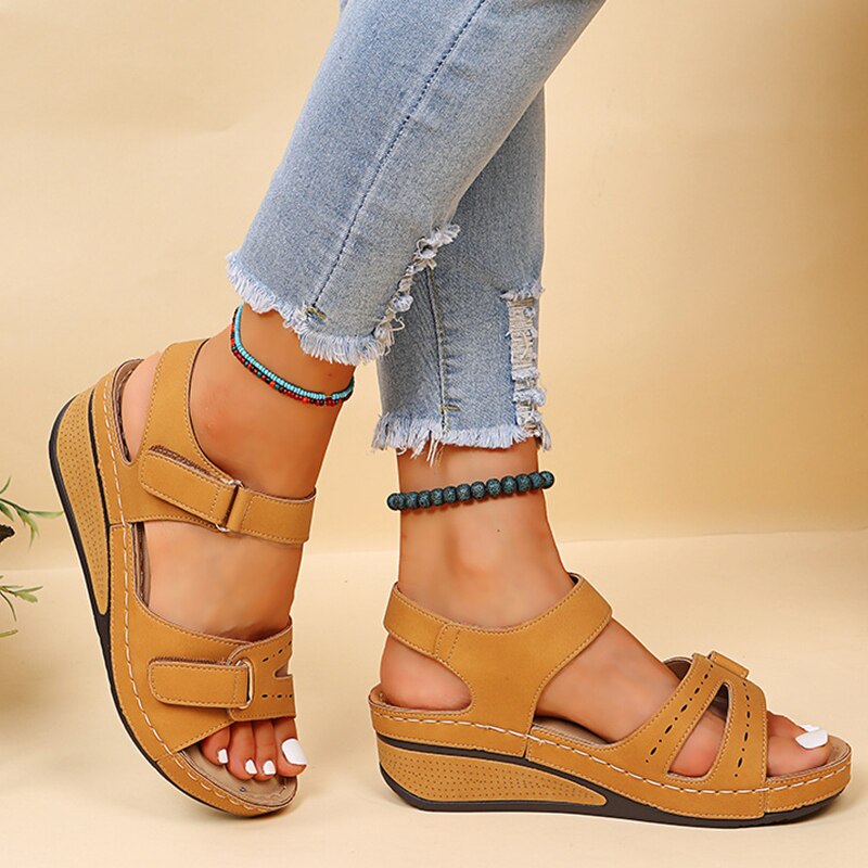 Lightweight Odette women's comfort sandals, featuring adjustable straps and orthopedic foot support.