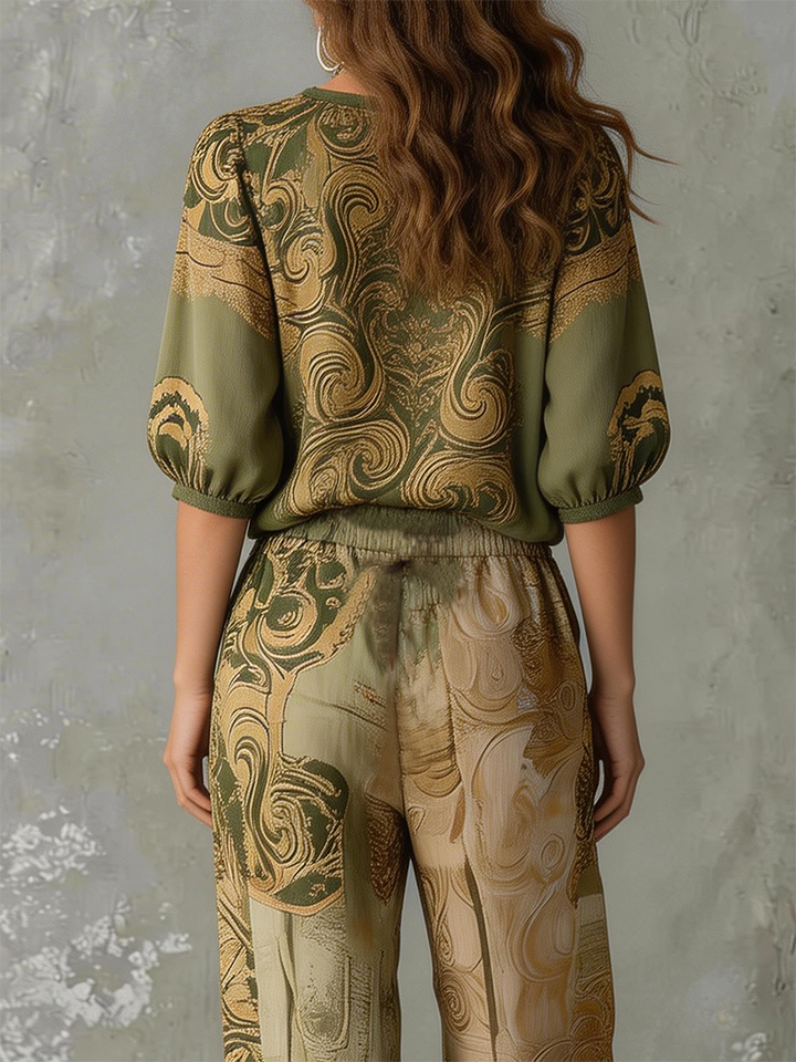 Retro style women's two-piece set, featuring a casual printed V-neck top and comfortable matching pants.