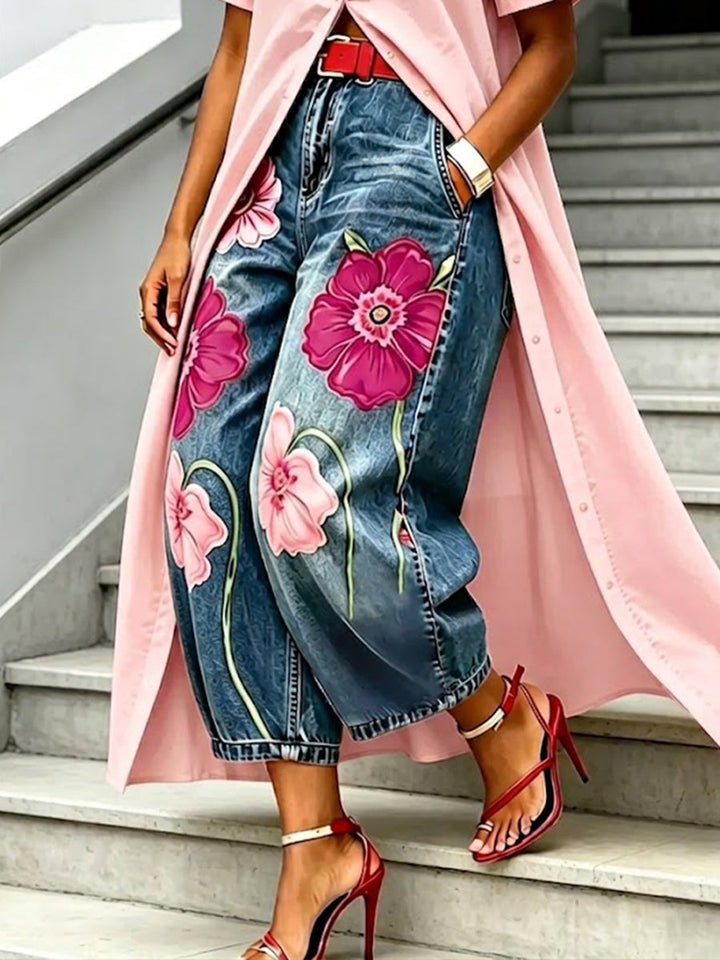 Comfortable women's floral embroidered wide-leg jeans with a high waist. Perfect for a relaxed yet fashionable casual look.