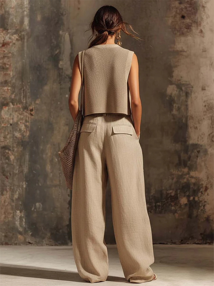 Modern women's versatile knit cropped vest, effortlessly chic for summer & layering.