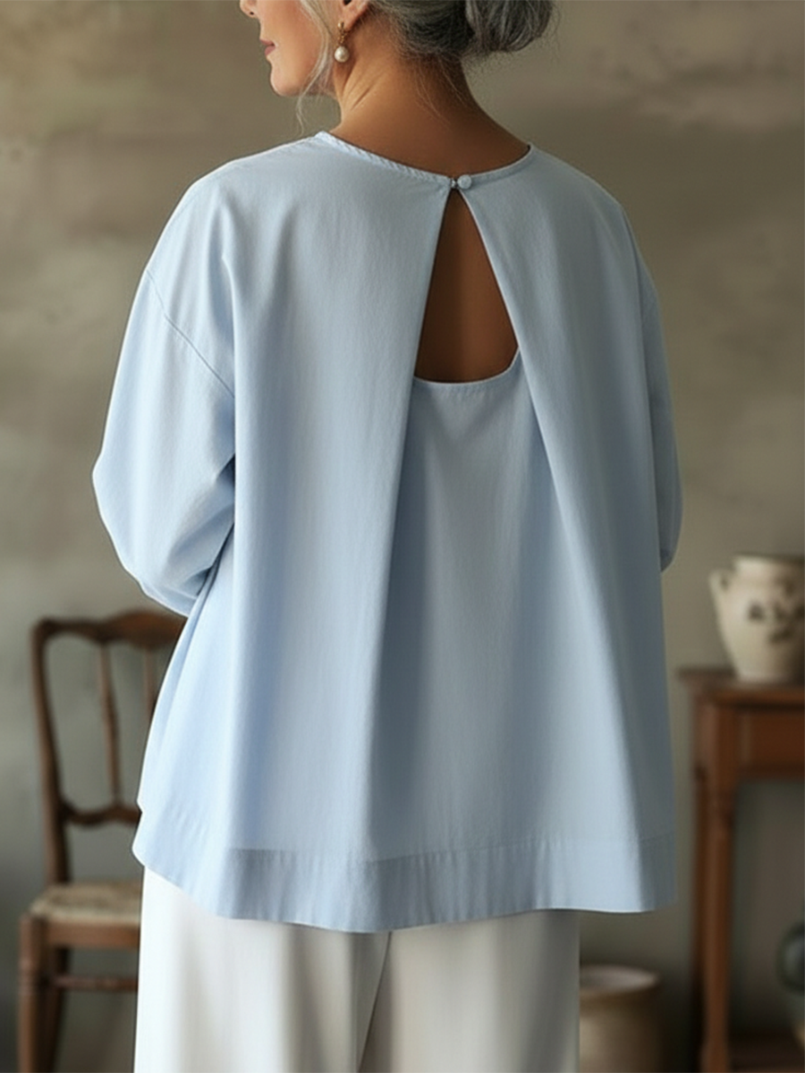 Relaxed fit women's blouse with long sleeves and crew neck. Chic and comfortable for any casual occasion.
