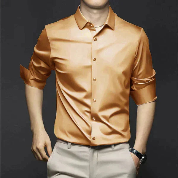 Smart casual men's summer button-up. Lightweight, breathable, iron-free shirt for elegant daily or office wear.