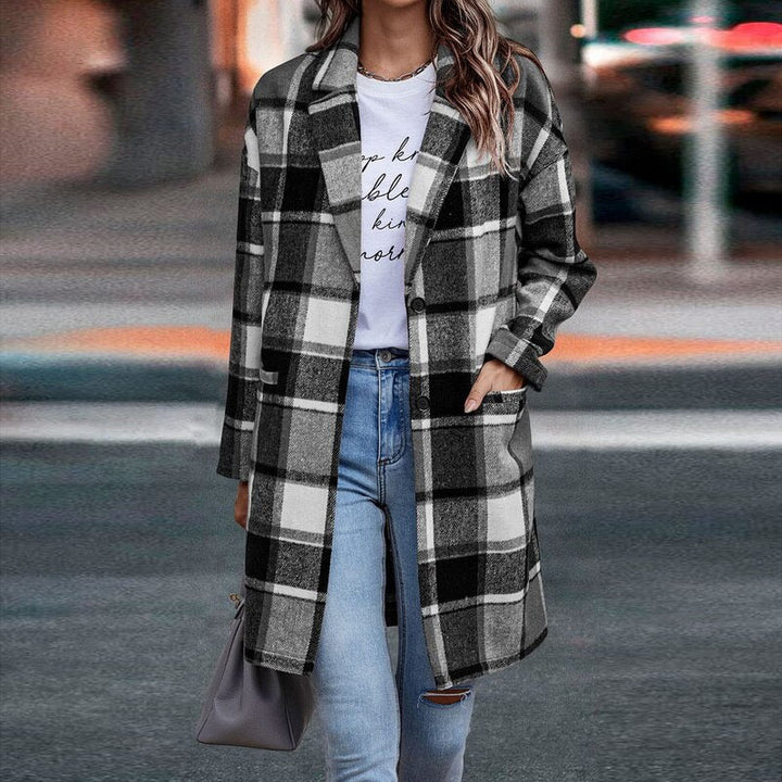 Casual women's plaid jacket, designed for stylish everyday wear. A cozy long-sleeve fall and winter essential.