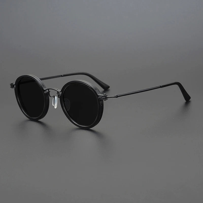 High-quality unisex polarized sunglasses with UV400 protection & a modern metal frame. Eye protection.