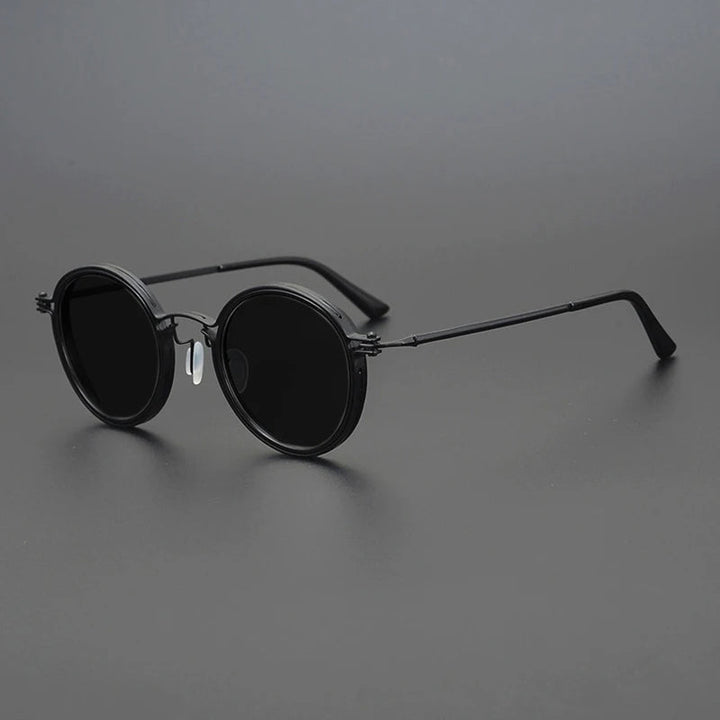High-quality unisex polarized sunglasses with UV400 protection & a modern metal frame. Eye protection.