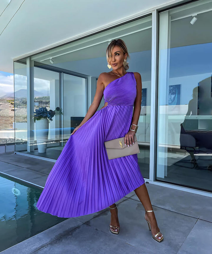 Stylish women's one-shoulder pleated maxi dress, perfect for wedding guests & cocktail parties.