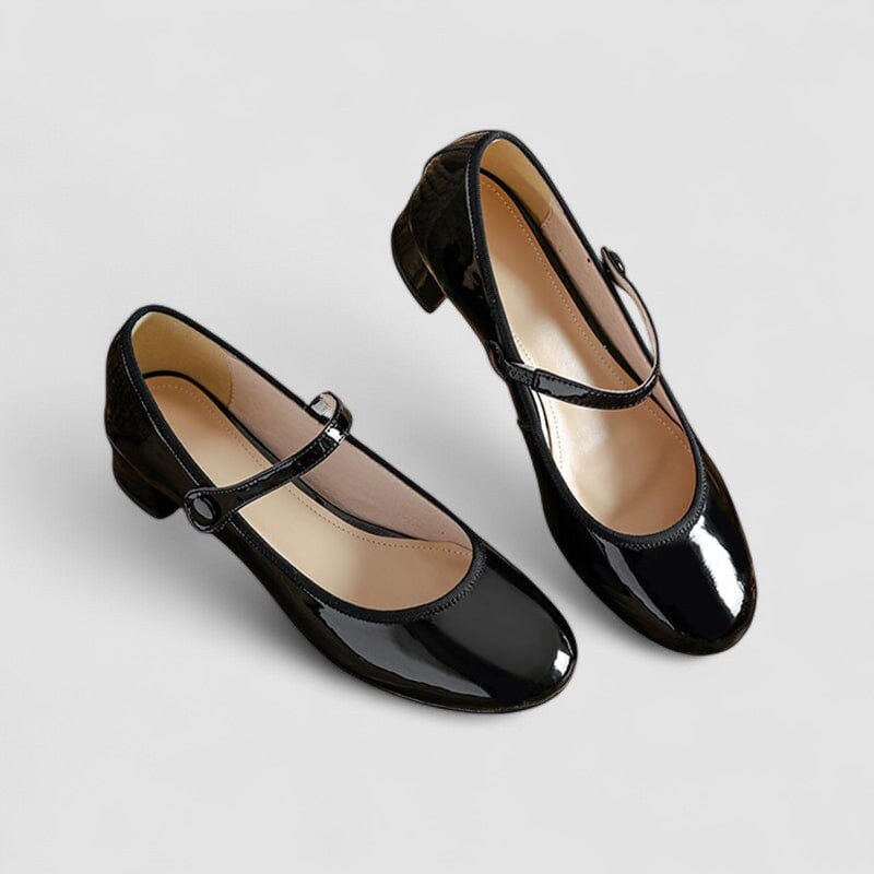 Chic women's block heel Mary Jane shoes with an ankle strap, blending classic design with modern comfort.