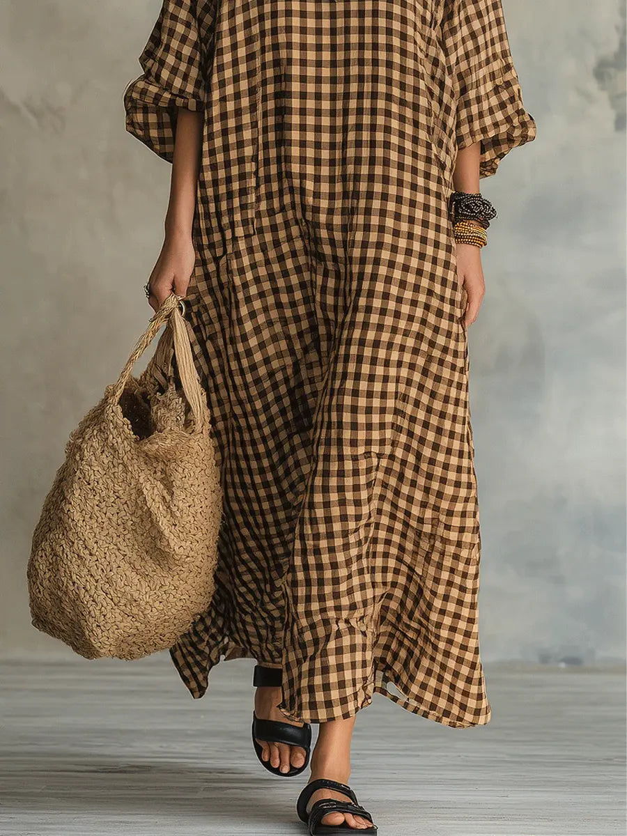 Casual women's gingham maxi dress, oversized fit, flowy silhouette, V-neck, bishop sleeves; ideal for summer.