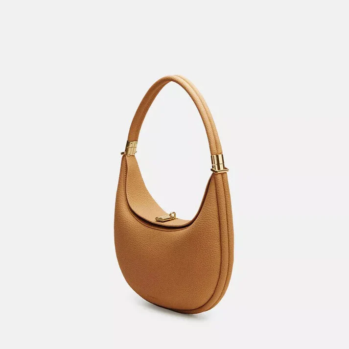 This women's versatile handbag effortlessly transitions from a chic crossbody to a stylish shoulder bag.