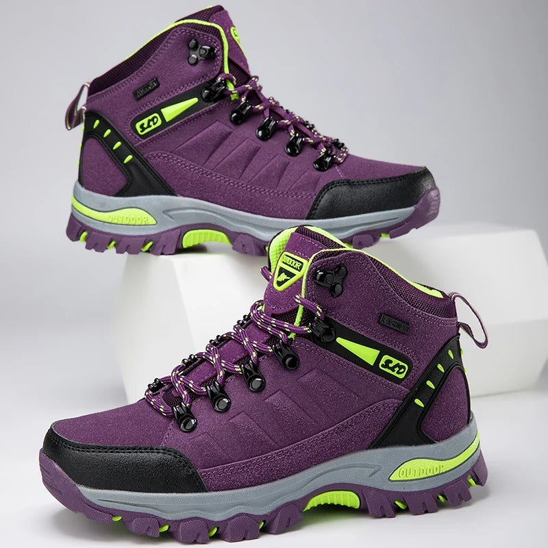 Women's active workwear: waterproof, anti-slip safety shoes for demanding jobs.
