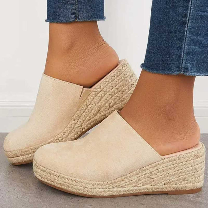Luxe orthopedic sandals for women, offering superior arch support & all-day comfy wear. Stylish summer footwear.