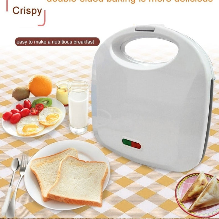 Electric panini press & sandwich maker with non-stick plates, perfect for quick grilled cheese and breakfast.