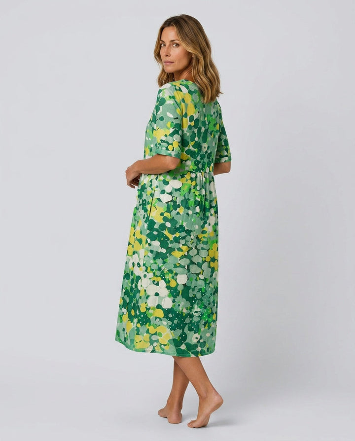 Summer fashion: women's sophisticated floral midi dress for casual outings.