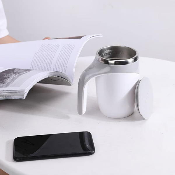 Portable self-stirring travel mug, stainless steel, rechargeable, ideal for office, car, or camping.