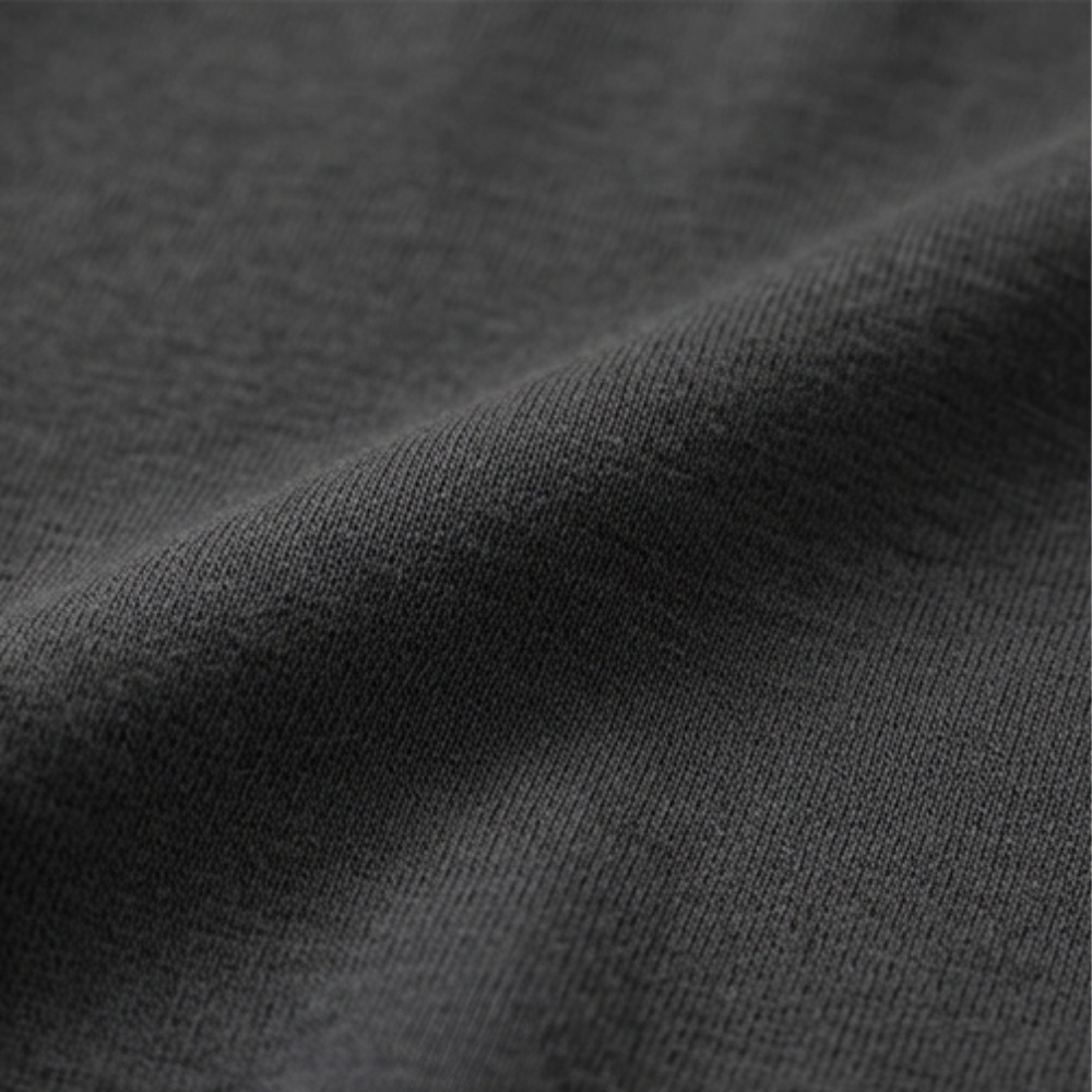 Stylish women's everyday midi dress, with a crossover V-neck and practical pockets, ideal for comfort and ease.
