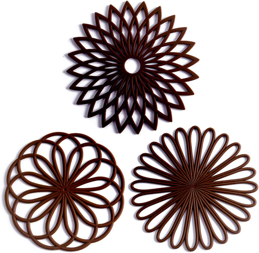 Modern kitchen decor: Set of 3 durable heat resistant silicone coasters for hot dishes.