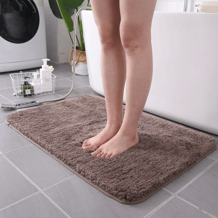 Shaggy microfiber quick-dry bath mat for bathrooms, featuring a non-slip base for safety.