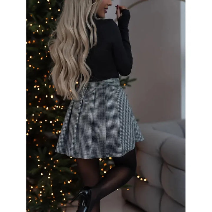 Chic women's plaid mini skirt, above-knee, featuring a classic checked pattern for versatile fashion looks.