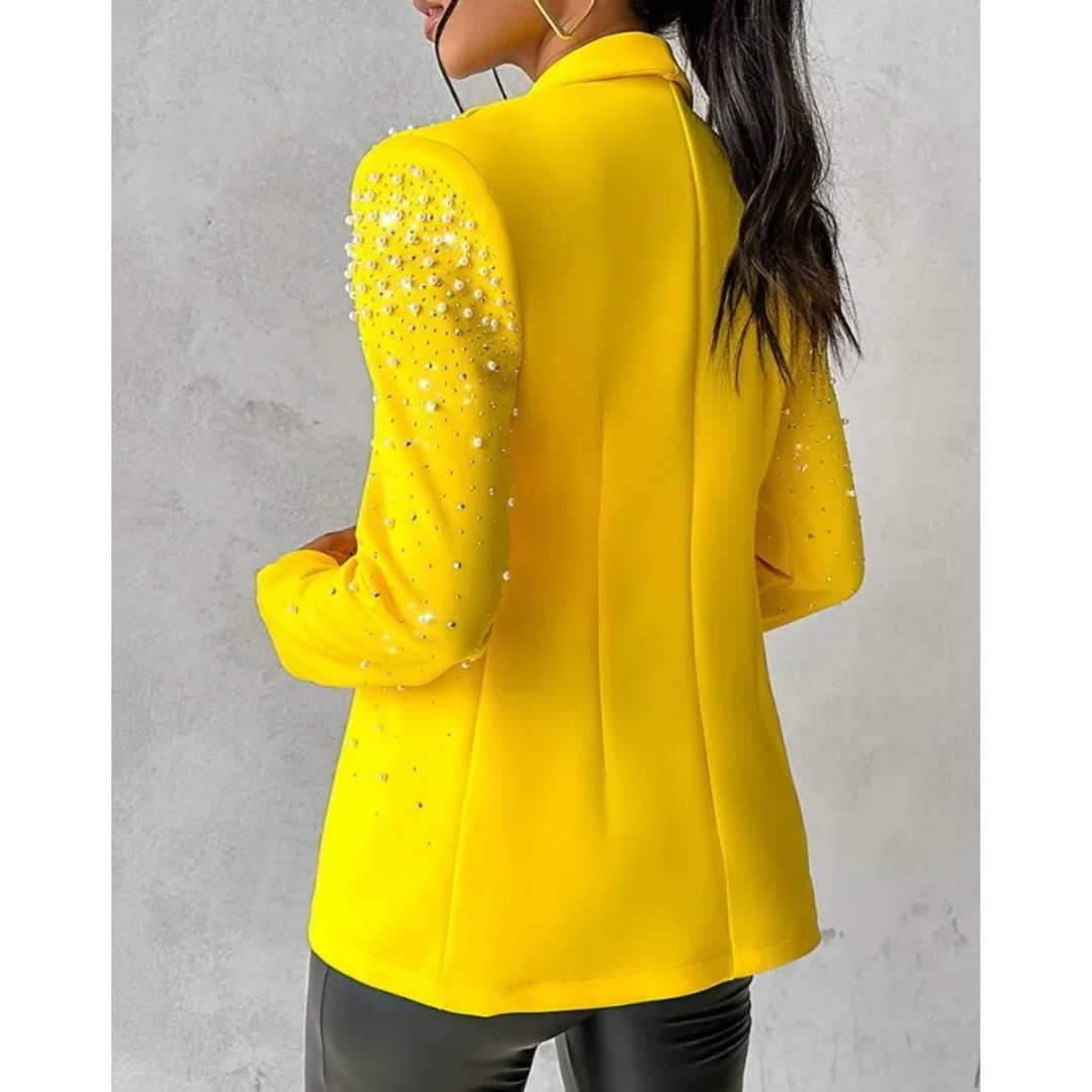 Sophisticated Amara slim blazer for women, adorned with elegant pearl details, ideal for office or events.
