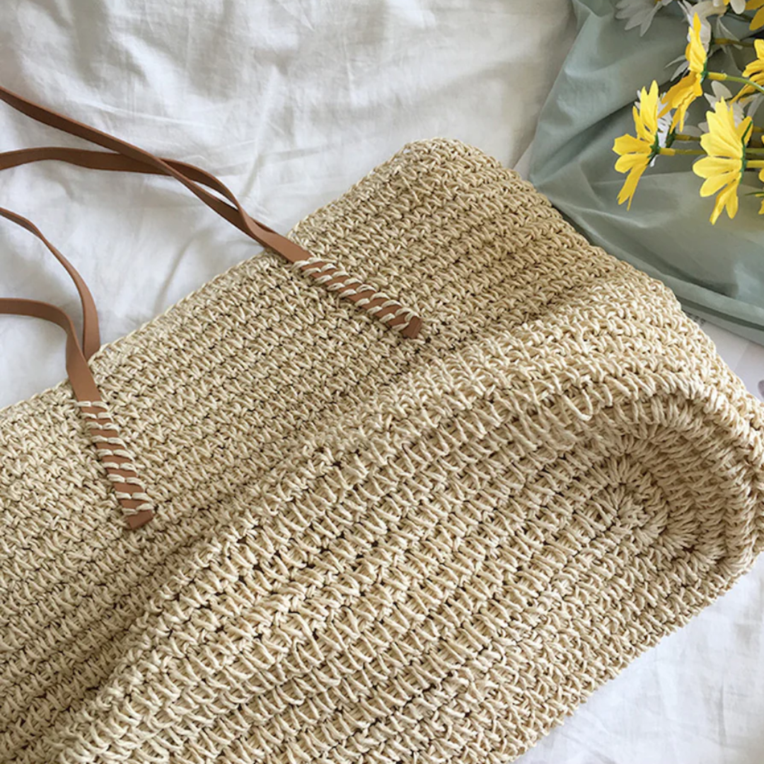 Fashionable woven shoulder bag, a spacious women's tote designed for daily essentials.