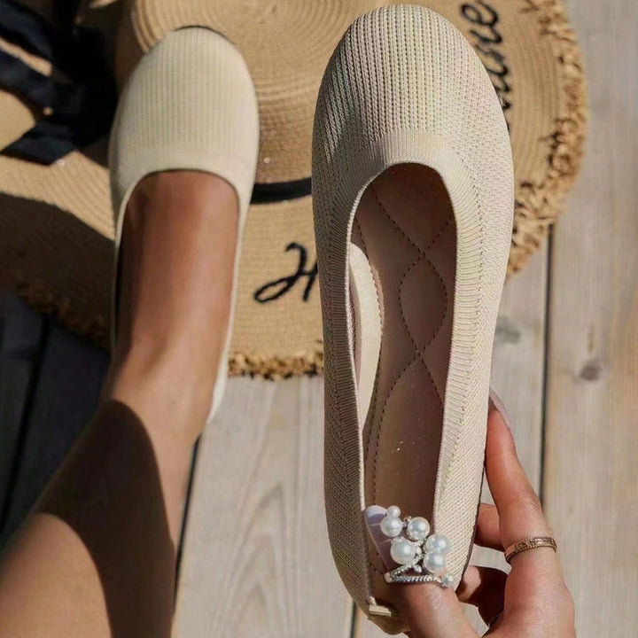 Women's comfortable sandals with arch support, non-slip sole for daily casual wear.