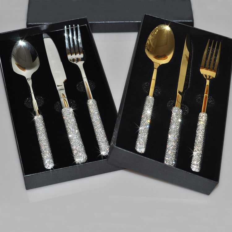 Complete 20-piece flatware set: forks, knives, spoons in gold & silver, featuring sophisticated rhinestone handles.